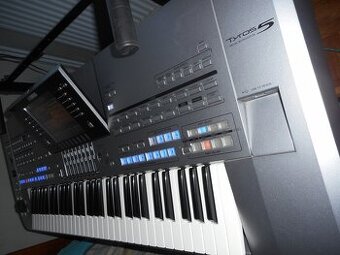 YAMAHA TYROS5  61  KEYS