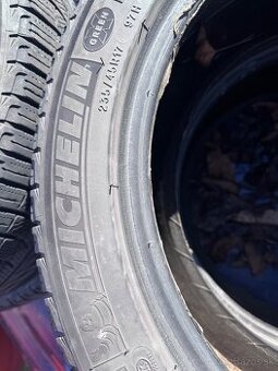 Pneu 235/45 R17 zimné