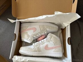 Air Jordan 1 Mid SE Light Iron