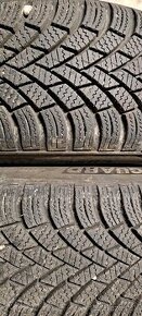 Predám 2ks pekné zimné 185/60r15-84H Nexen