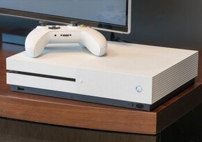 Xbox One S  ( TOP STAV )