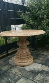 Záhradný betónový stôl