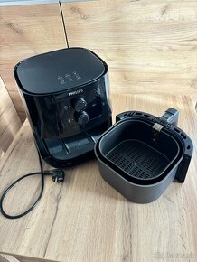 Teplovzdušná fritéza Philips Airfryer a príslušenstvo