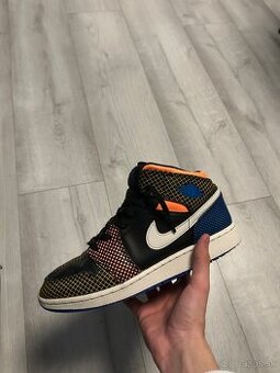 Jordan 1 mid