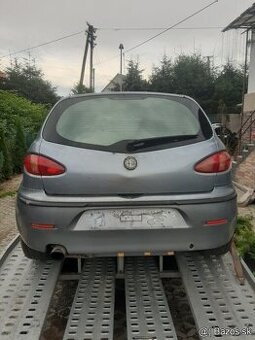 Predám bočné dvere a zadné svetlá na alfa Romeo 147 pred fac