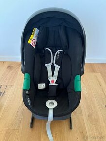 Autosedacka cybex so zakladnou isofix a adaptermi na kocik