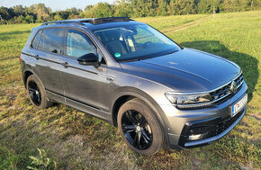 Volkswagen Tiguan R-line black.