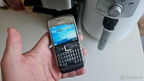 Nokia E71 - retro mobil do zbierky