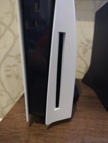 Predám PS5 1TB mechanika 2X ovládač dualsense + 4 hry