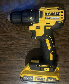 Predám Akumulátorový vŕtačka/skrutkovač DeWALT DCD777 D2T