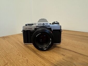 Minolta X-3OO s príslušenstvom.