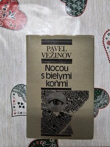 Kniha Pavel Vežinov - Nocou s bielymi koňmi