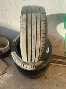 225/40R18 - 1