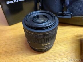 Canon RF 35mm f/1.8 Macro IS STM