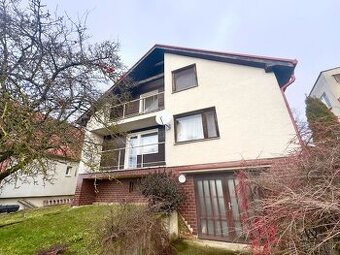 5 IZB. RODINNÝ DOM S GARÁŽOU, POZEMOK 951M2, HLBOKÉ, okr. SE