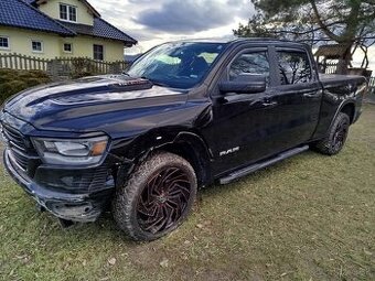 Dodge RAM 5.7 V8 , LARAMIE , 4x4 , full vybava , 2022 rok