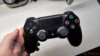 Joypad na PS4 - originál, používaný