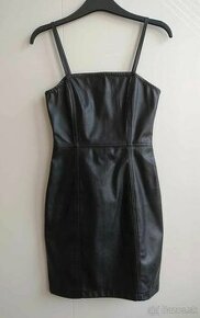 Dámske nové čierne koženkové puzdrové šaty na ramienka