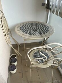 Stôl a stoličky na balkón
