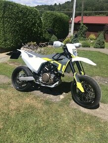 Husqvarna 701 supermoto