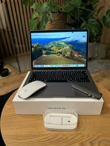 MacBook Air Retina 13 palcový r. 2019, Magic mouse a adaptér