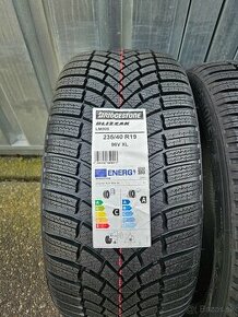 Nové zimní pneu Bridgestone 235/40 R19