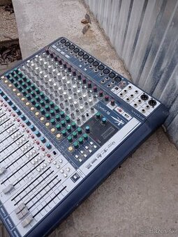 Predam mixpult soundcraft singature 16