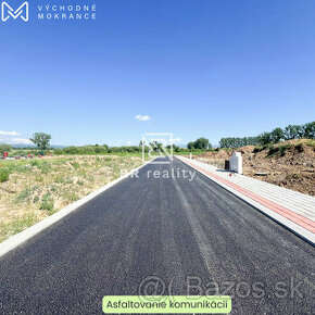 Stavebné pozemky-hotové všetky IS, chodníky, asfaltové cesty - 1