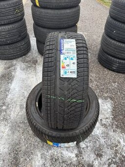 235/45R17 Pirelli