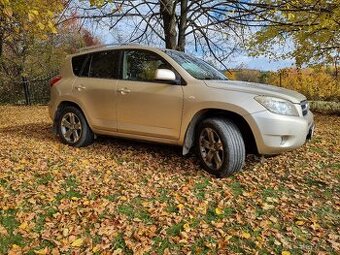 Toyota rav4 4x4 benzin, automat.