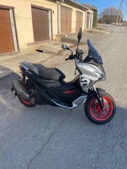 Aprilia sr gt 125