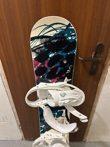 Detský snowboard Roxy s viazaním Burton 133cm