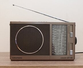 Radio GRUNDIG Concert Boy 220