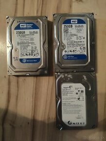 Predám 3ks Hdd 2x250 1x320gb cena spolu 10€