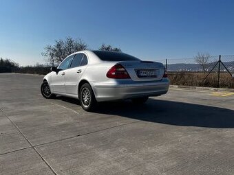 Mercedes-Benz E200 KOMPRESSOR