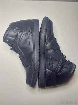 Nové tenisky Air Jordan 1 Mid Triple Black 46