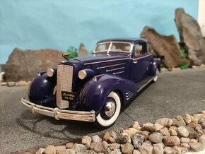 prodám model 1:18 cadillac v16 aerodynamic 1934