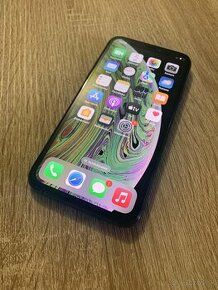 iPhone XS / 64GB Cierny Nová batéria Super stav