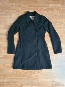 Čierny kabát Pull&Bear