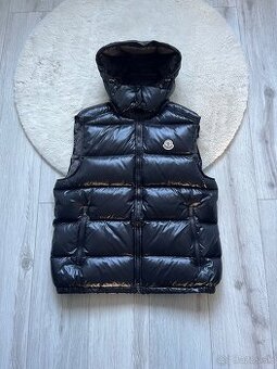 Moncler čierna vesta