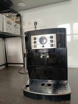 Kavovar Delonghi magnifica S