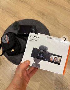 Digitálny fotoaparát SONY ZV-1 + ZADARMO sony grip a puzdro