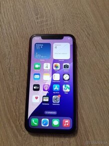 iPhone XR / 64GB Červený prasknutý displej