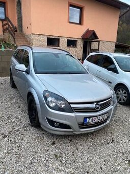 Opel Astra 1.7 TDCi 74kw, rok 2010