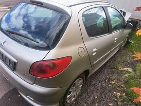 Predám Peugeot 206 na diely - 1