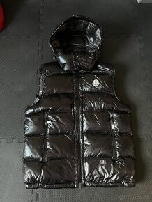 Moncler Vesta, funguje NFC