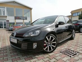 VW Golf GTI edícia ADIDAS  2,0 T FSi 155kW Bi-xenón