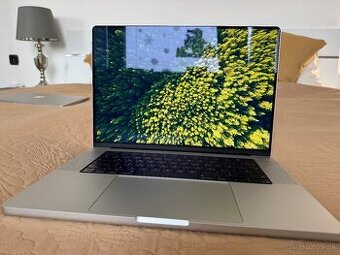 MacBook Pro 16", M1 Pro, 16Gb Ram, 512 GB SSD+ card adapter