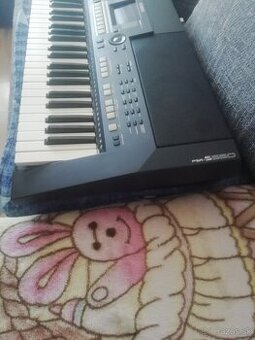 Yamaha psr s 550