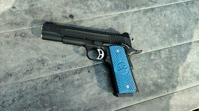 Colt 1911 pažbičky klasický tvar Hitman gumené - 1